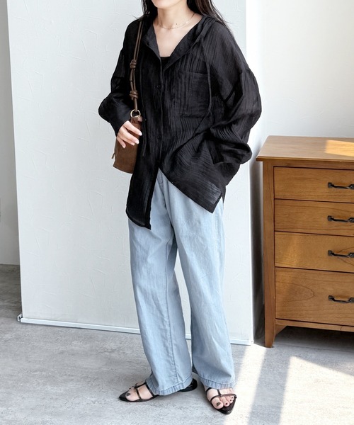 reca（レカ）の「クリンクル加工フード付きシアーシャツ（シャツ/ブラウス・レディース・ブラウン/オフホワイト/ブラック/ブルー/イエロー・FREE）」の7枚目の写真