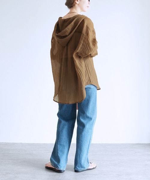 reca（レカ）の「クリンクル加工フード付きシアーシャツ（シャツ/ブラウス・レディース・ブラウン/オフホワイト/ブラック/ブルー/イエロー・FREE）」の6枚目の写真