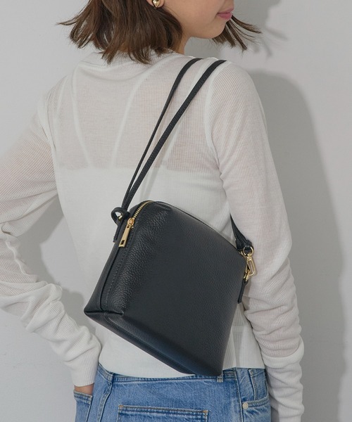 AULENTTI(オウレンティ)の「【AULENTTI】イタリアンレザー ラウンドジップショルダーバッグ(ショルダーバッグ・レディース・ブラック/ベージュ/ライトブラウン・FREE)」の17枚目の写真