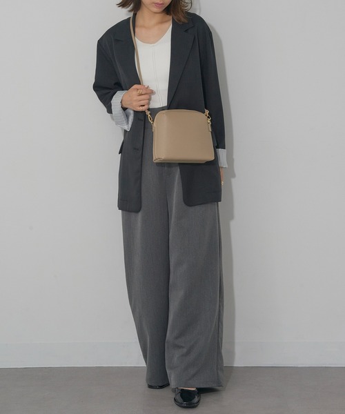 AULENTTI(オウレンティ)の「【AULENTTI】イタリアンレザー ラウンドジップショルダーバッグ(ショルダーバッグ・レディース・ブラック/ベージュ/ライトブラウン・FREE)」の13枚目の写真