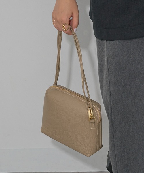 AULENTTI(オウレンティ)の「【AULENTTI】イタリアンレザー ラウンドジップショルダーバッグ(ショルダーバッグ・レディース・ブラック/ベージュ/ライトブラウン・FREE)」の12枚目の写真