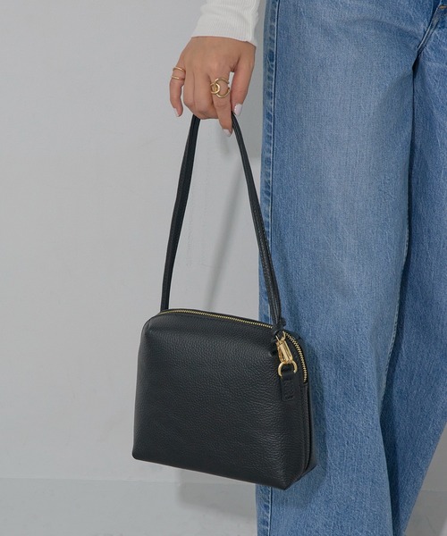 AULENTTI(オウレンティ)の「【AULENTTI】イタリアンレザー ラウンドジップショルダーバッグ(ショルダーバッグ・レディース・ブラック/ベージュ/ライトブラウン・FREE)」の19枚目の写真