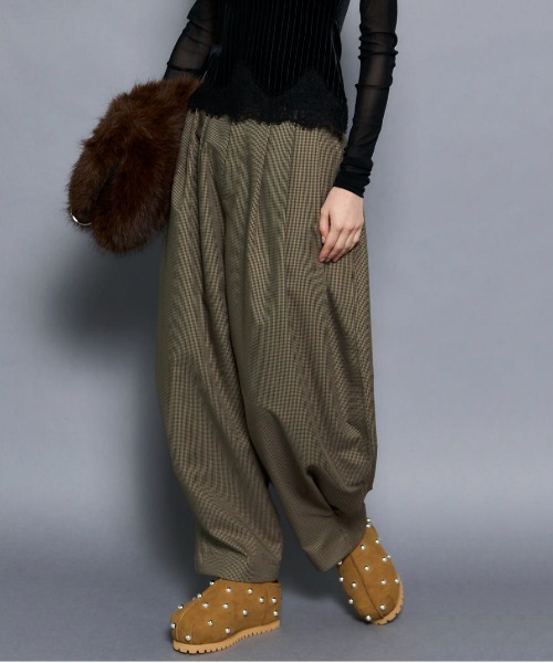 MAISON SPECIAL(メゾンスペシャル)の「Tuck Balloon Volume Pants/タックバルーンボリュームパンツ(スラックス・レディース・ブラウン/ブラック/グレー・38/36)」の3枚目の写真