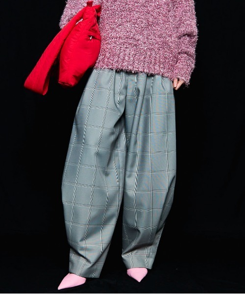 MAISON SPECIAL(メゾンスペシャル)の「Tuck Balloon Volume Pants/タックバルーンボリュームパンツ(スラックス・レディース・ブラウン/ブラック/グレー・38/36)」の1枚目の写真