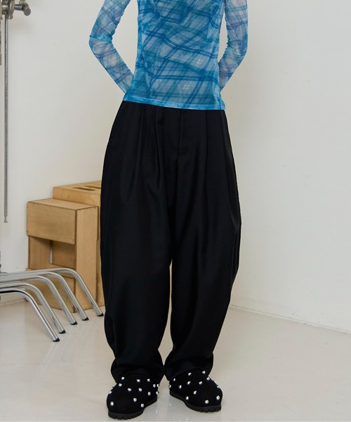 MAISON SPECIAL(メゾンスペシャル)の「Tuck Balloon Volume Pants/タックバルーンボリュームパンツ(スラックス・レディース・ブラウン/ブラック/グレー・38/36)」の2枚目の写真