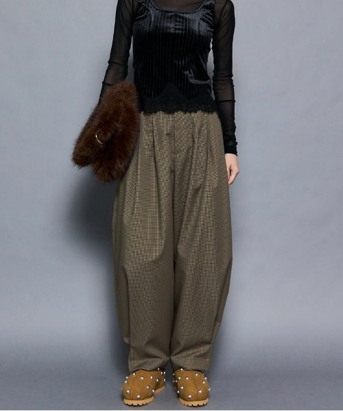 MAISON SPECIAL(メゾンスペシャル)の「Tuck Balloon Volume Pants/タックバルーンボリュームパンツ(スラックス・レディース・ブラウン/ブラック/グレー・38/36)」の8枚目の写真