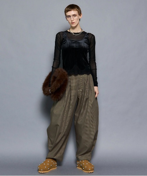 MAISON SPECIAL(メゾンスペシャル)の「Tuck Balloon Volume Pants/タックバルーンボリュームパンツ(スラックス・レディース・ブラウン/ブラック/グレー・38/36)」の4枚目の写真