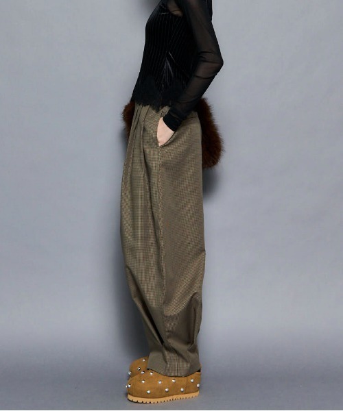 MAISON SPECIAL(メゾンスペシャル)の「Tuck Balloon Volume Pants/タックバルーンボリュームパンツ(スラックス・レディース・ブラウン/ブラック/グレー・38/36)」の9枚目の写真