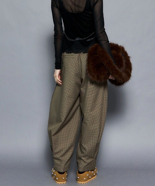 MAISON SPECIAL(メゾンスペシャル)の「Tuck Balloon Volume Pants/タックバルーンボリュームパンツ(スラックス・レディース・ブラウン/ブラック/グレー・38/36)」の10枚目の写真