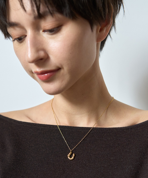 Rouge vif（ルージュヴィフ）の「【PETIT MOMENTS/プティ・モーメント】ネックレス Horse Shoe NL（ネックレス・レディース・ゴールド・フリー）」の3枚目の写真