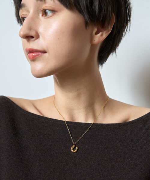 Rouge vif（ルージュヴィフ）の「【PETIT MOMENTS/プティ・モーメント】ネックレス Horse Shoe NL（ネックレス・レディース・ゴールド・フリー）」の4枚目の写真