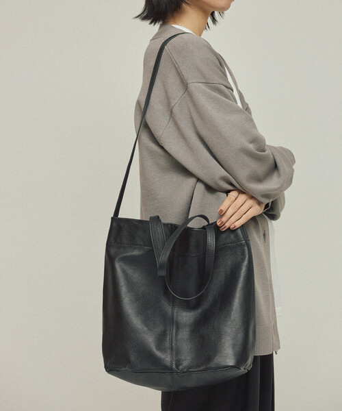 Firsthand（ファーストハンド）の「Firsthand/ファーストハンド ゴートレザー 2WAY トートバッグ / ヤギ革 / 撥水レザー（ショルダーバッグ・レディース・ブラック・ONE SIZE）」の17枚目の写真