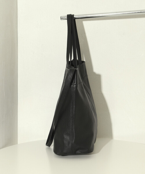 Firsthand（ファーストハンド）の「Firsthand/ファーストハンド ゴートレザー 2WAY トートバッグ / ヤギ革 / 撥水レザー（ショルダーバッグ・レディース・ブラック・ONE SIZE）」の4枚目の写真