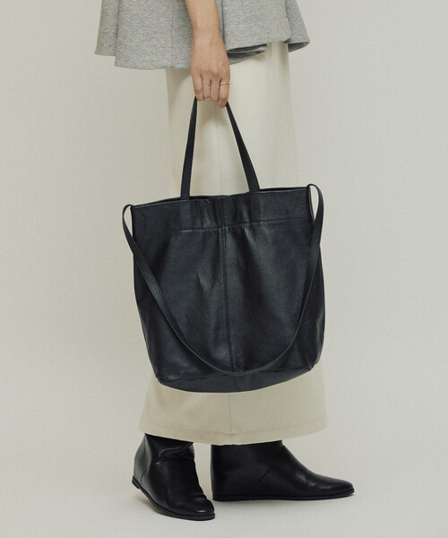 Firsthand（ファーストハンド）の「Firsthand/ファーストハンド ゴートレザー 2WAY トートバッグ / ヤギ革 / 撥水レザー（ショルダーバッグ・レディース・ブラック・ONE SIZE）」の2枚目の写真