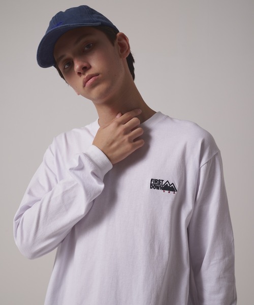 FIRST DOWN（ファーストダウン）の「ロゴ ロングスリーブ Tシャツ（Tシャツ/カットソー・メンズ・ベージュ/ホワイト/ブラック/グレー・XL/L/M）」の2枚目の写真
