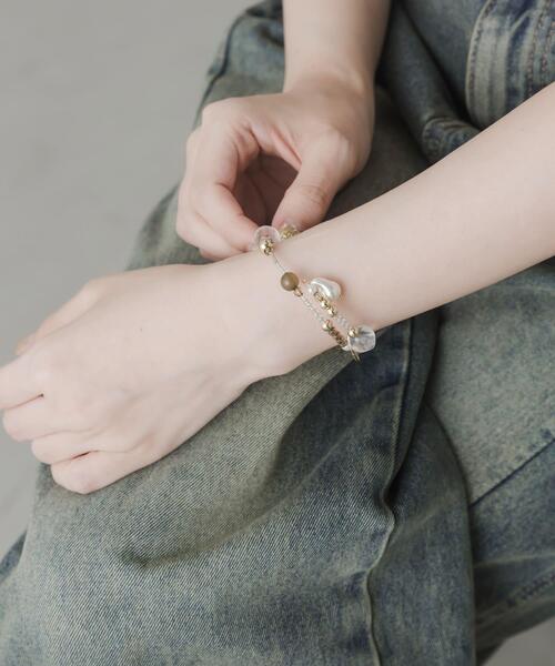 SMELLY(スメリー)の「マルチビーズカフブレスレット(ブレスレット・レディース・クリア・-)」の4枚目の写真