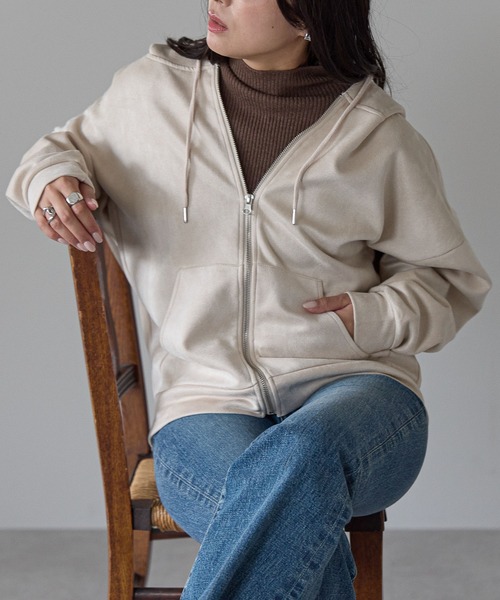 Fizz（フィズ）の「スウェードポンチドルマンパーカー（パーカー・レディース・ブラック/グレイッシュベージュ/アイボリー・M）」の2枚目の写真