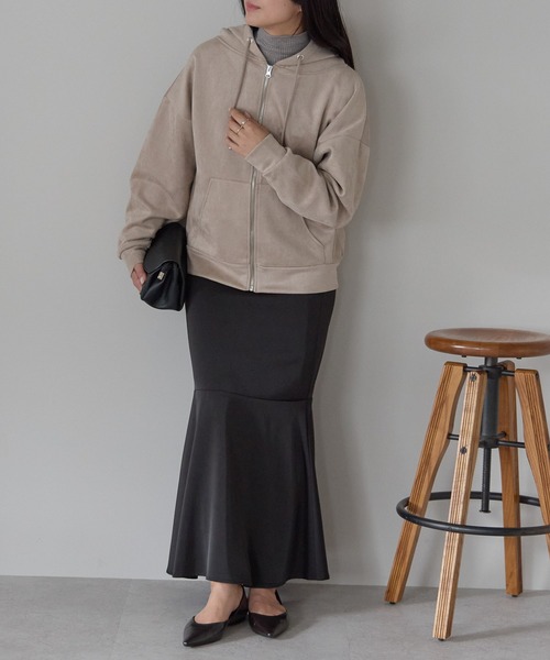 Fizz（フィズ）の「スウェードポンチドルマンパーカー（パーカー・レディース・ブラック/グレイッシュベージュ/アイボリー・M）」の4枚目の写真