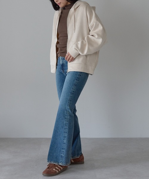 Fizz（フィズ）の「スウェードポンチドルマンパーカー（パーカー・レディース・ブラック/グレイッシュベージュ/アイボリー・M）」の18枚目の写真