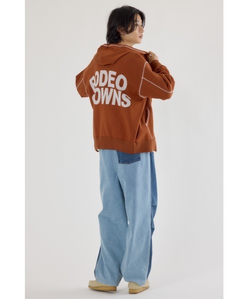 RODEO CROWNS WIDE BOWL(ロデオクラウンズワイドボウル)の「スウェットライクロゴZIPパーカー(パーカー・メンズ・ダークオレンジ/ブラック/グレー×ホワイト・MEDIUM/LARGE)」の20枚目の写真