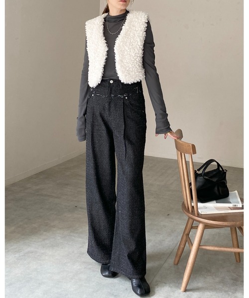 She's Closet(シーズクローゼット)の「vネックショート丈 ボア プードルファーベスト(ベスト・レディース・チャコールグレー/グレイッシュベージュ/ブラウン/アイボリー・FREE)」の20枚目の写真