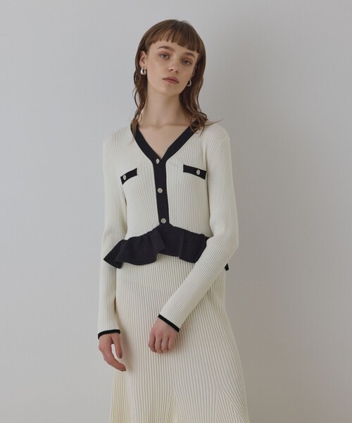 GRACE CONTINENTAL(グレースコンチネンタル)の「バイカラーニットワンピース(ワンピース・レディース・ホワイト/ボルドー/ブラック・36)」の7枚目の写真
