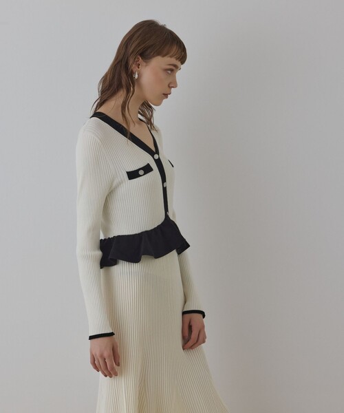 GRACE CONTINENTAL(グレースコンチネンタル)の「バイカラーニットワンピース(ワンピース・レディース・ホワイト/ボルドー/ブラック・36)」の10枚目の写真