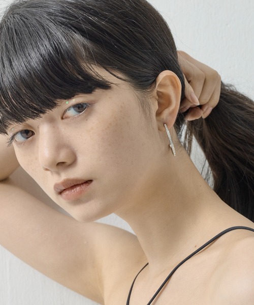 ORLEAN(オルレアン)の「【ORLEAN】ビジュー フープピアス ストーン(ピアス(両耳用)・レディース・ゴールド/シルバー・フリー)」の11枚目の写真