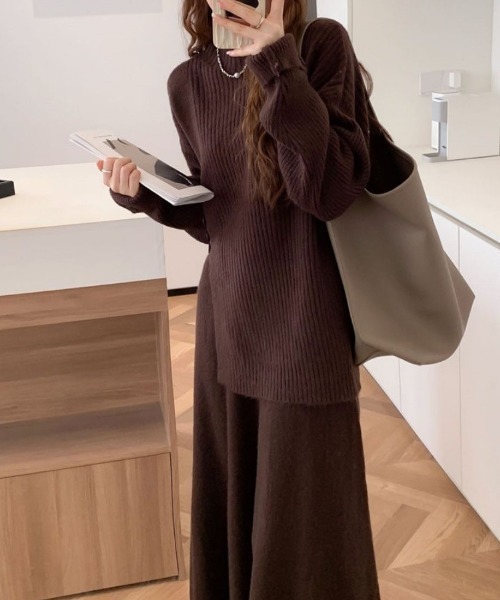 Forcement(フォースメント)の「【セットアップ】ゆったりニットトップス×上品フレアロングスカート(ニット/セーター・レディース・ブラウン/ホワイト/ダークグレー・FREE)」の3枚目の写真