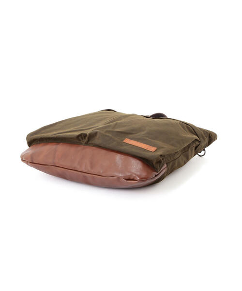 AVIREX(アヴィレックス)の「MILITARY FABRIC OILED CLOTH HELMET BAG / ミリタリー ファブリック クロス ヘルメットバッグ / AVIREX / アヴィレックス(ショルダーバッグ・メンズ・オリーブ系/ブラック・F)」の19枚目の写真