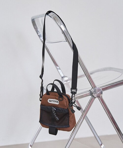 OUTDOOR PRODUCTS(アウトドアプロダクツ)の「【OUTDOOR(アウトドア)別注】ミニショルダーバッグ(ショルダーバッグ・レディース・ブラック/ブラウン系・FREE)」の2枚目の写真