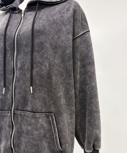 FOLLOWIN（フォロウィン）の「ユニセックスヴィンテージ加工ジップパーカー（パーカー・レディース・ブラック・FREE）」の19枚目の写真