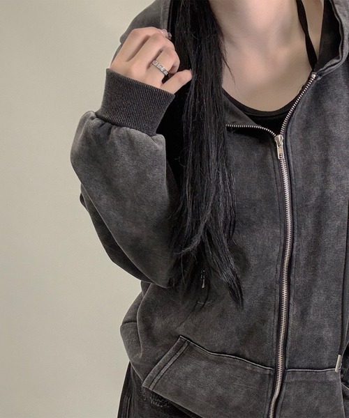 FOLLOWIN（フォロウィン）の「ユニセックスヴィンテージ加工ジップパーカー（パーカー・レディース・ブラック・FREE）」の13枚目の写真