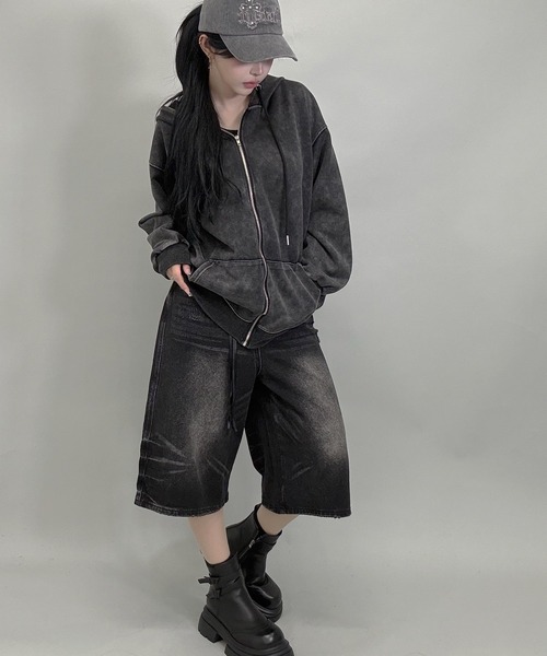 FOLLOWIN（フォロウィン）の「ユニセックスヴィンテージ加工ジップパーカー（パーカー・レディース・ブラック・FREE）」の4枚目の写真