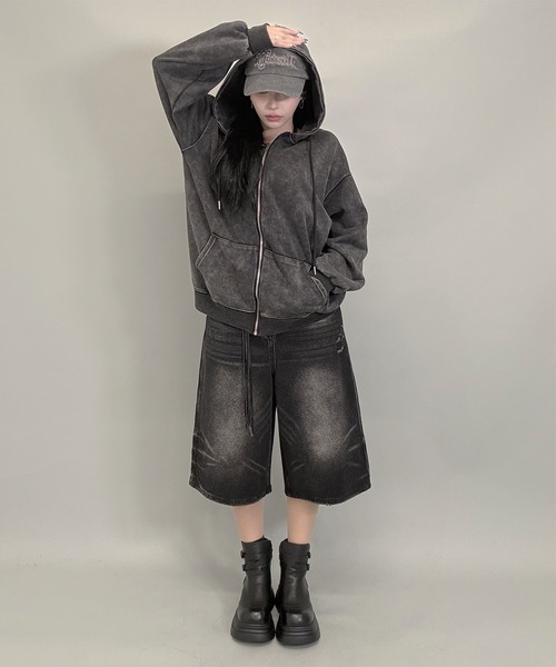 FOLLOWIN（フォロウィン）の「ユニセックスヴィンテージ加工ジップパーカー（パーカー・レディース・ブラック・FREE）」の8枚目の写真