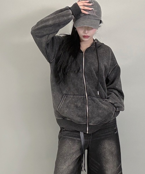 FOLLOWIN（フォロウィン）の「ユニセックスヴィンテージ加工ジップパーカー（パーカー・レディース・ブラック・FREE）」の5枚目の写真