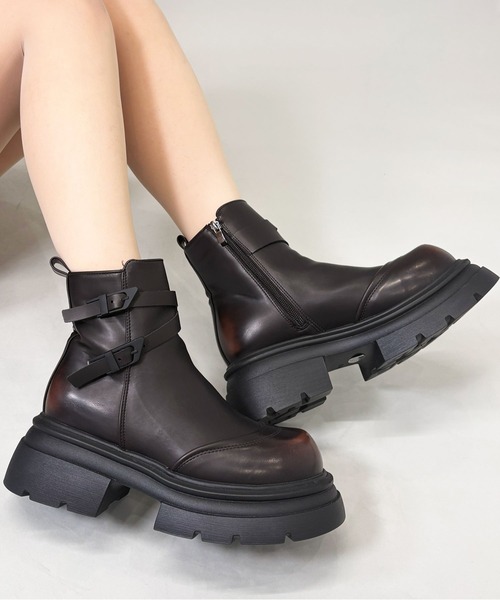 FOLLOWIN（フォロウィン）の「２color /サイドベルトヴィンテージグラデーション厚底ショートブーツ（ブーツ・レディース・ブラウン/ブラック・LARGE/MEDIUM/SMALL）」の2枚目の写真