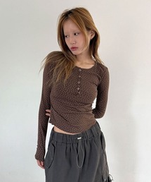 4INT.（フォイント）の「星柄 スナップボタン ヘンリーネック ロングスリーブ Tシャツ（Tシャツ/カットソー）」