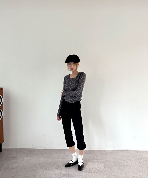 4INT.(フォイント)の「星柄 スナップボタン ヘンリーネック ロングスリーブ Tシャツ(Tシャツ/カットソー・レディース・チャコール/ブラウン・FREE)」の12枚目の写真