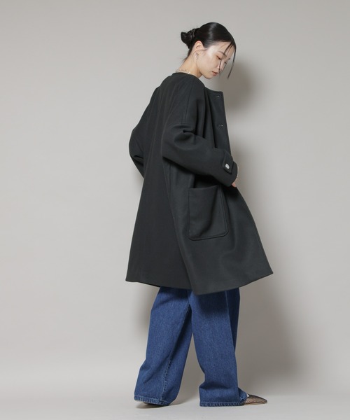 NANO universe(ナノユニバース)の「ノーカラーコクーンミドルコート(ノーカラーコート・レディース・ブラック/アイボリー/グレー・FREE)」の22枚目の写真