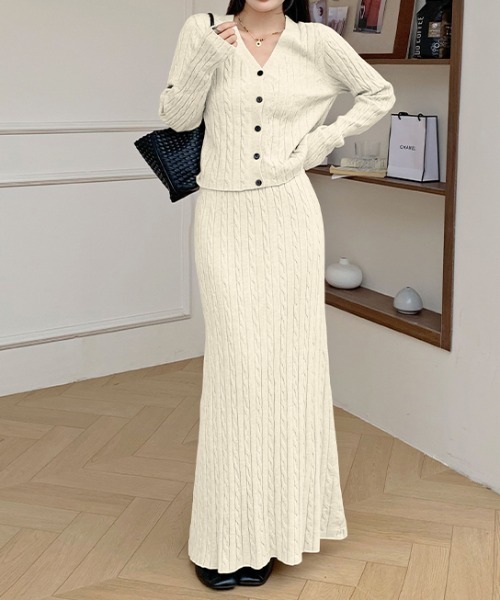 Diosfront（ディオスフロント）の「ショート丈ケーブルニットカーディガンセットアップ（セットアップ・レディース・チャコールグレー/ブラック/ベージュ/モカ/アイボリー・FREE）」の3枚目の写真