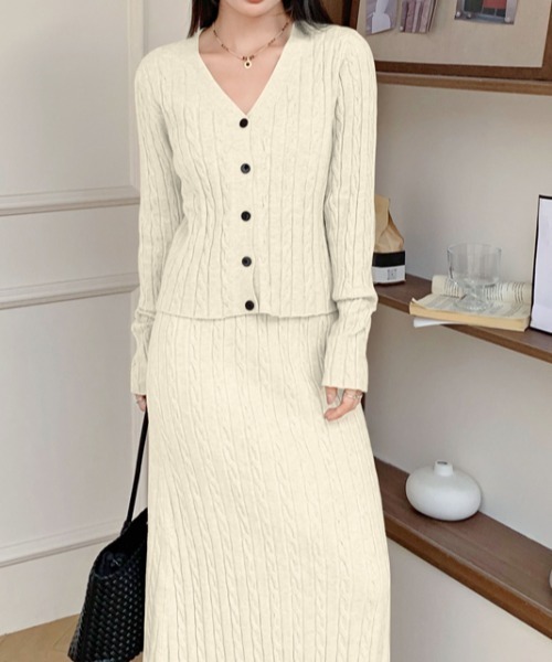 Diosfront（ディオスフロント）の「ショート丈ケーブルニットカーディガンセットアップ（セットアップ・レディース・チャコールグレー/ブラック/ベージュ/モカ/アイボリー・FREE）」の19枚目の写真
