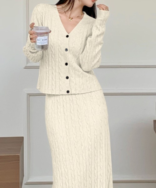 Diosfront（ディオスフロント）の「ショート丈ケーブルニットカーディガンセットアップ（セットアップ・レディース・チャコールグレー/ブラック/ベージュ/モカ/アイボリー・FREE）」の21枚目の写真