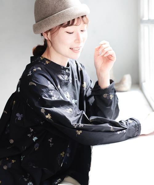 soulberry（ソウルベリー）の「ちいさな花とクローバーのブラウス（シャツ/ブラウス・レディース・ブラック・L/M/4L/3L/LL）」の11枚目の写真