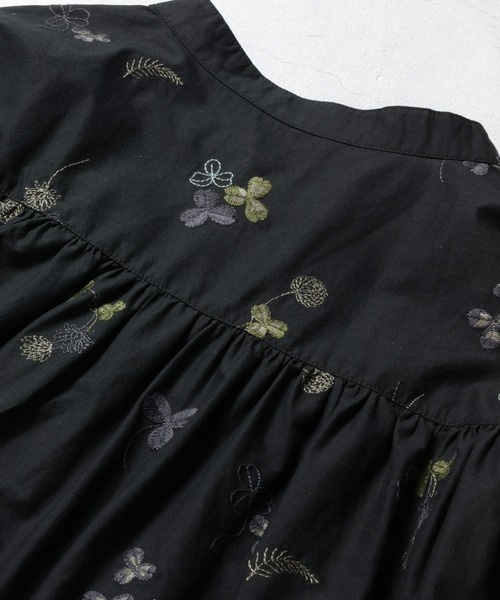 soulberry（ソウルベリー）の「ちいさな花とクローバーのブラウス（シャツ/ブラウス・レディース・ブラック・L/M/4L/3L/LL）」の16枚目の写真
