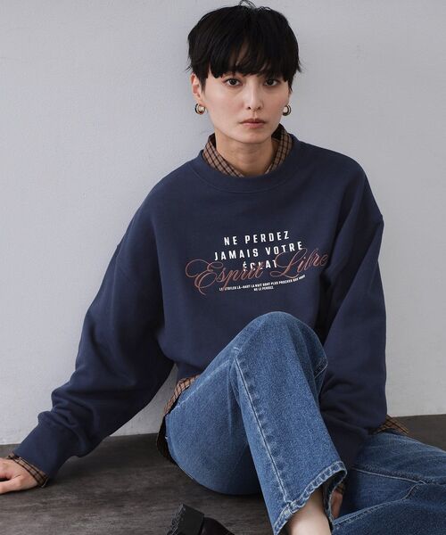 OPAQUE.CLIP（オペークドットクリップ）の「裏毛プリント刺繍ロゴ【洗濯機OK】（スウェット・レディース・グレー/ネイビー・38/40）」の2枚目の写真