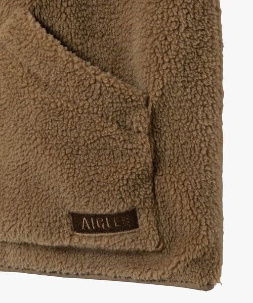 AIGLE(エーグル)の「Repreve中綿インサレーション リバーシブルキルティングボアベスト(ダウンベスト・レディース・ベージュ/ホワイト/ダークネイビー・38/36/40)」の5枚目の写真