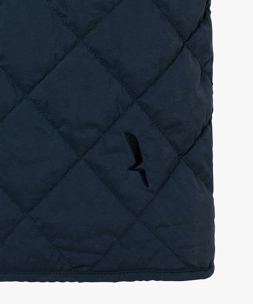 AIGLE(エーグル)の「Repreve中綿インサレーション リバーシブルキルティングボアベスト(ダウンベスト・レディース・ベージュ/ホワイト/ダークネイビー・38/36/40)」の12枚目の写真