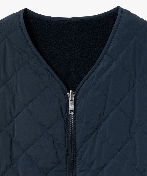AIGLE(エーグル)の「Repreve中綿インサレーション リバーシブルキルティングボアベスト(ダウンベスト・レディース・ベージュ/ホワイト/ダークネイビー・38/36/40)」の15枚目の写真
