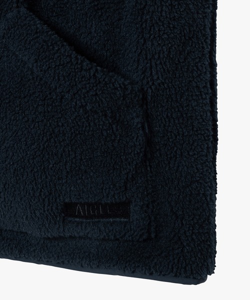 AIGLE(エーグル)の「Repreve中綿インサレーション リバーシブルキルティングボアベスト(ダウンベスト・レディース・ベージュ/ホワイト/ダークネイビー・38/36/40)」の16枚目の写真